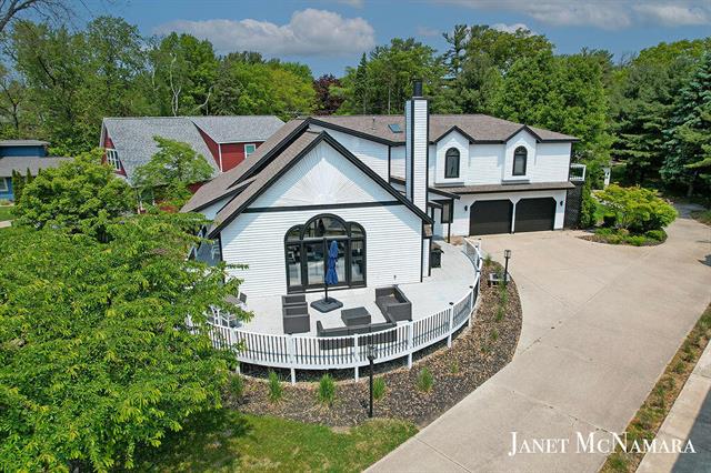 front view picture of 1729 Waukazoo Drive, Holland, MI. 49424