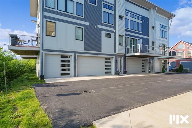 front view picture of 627 Fairviewne  Avenue, Grand Rapids, MI. 49503