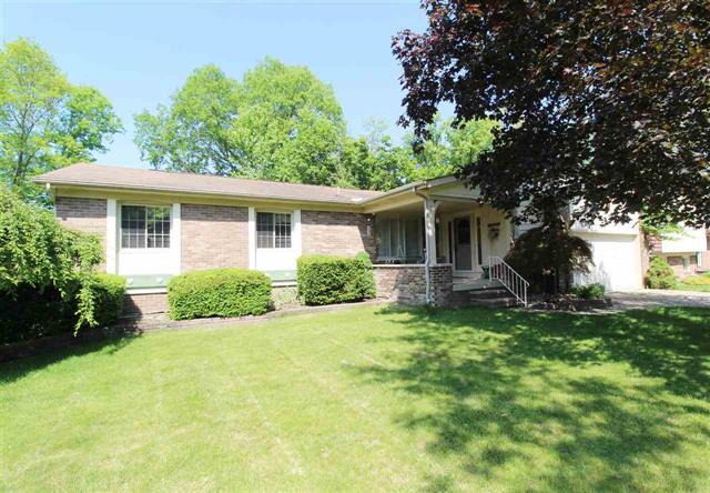 front view picture of 627 Fairfield Drive, Flushing, MI. 48433