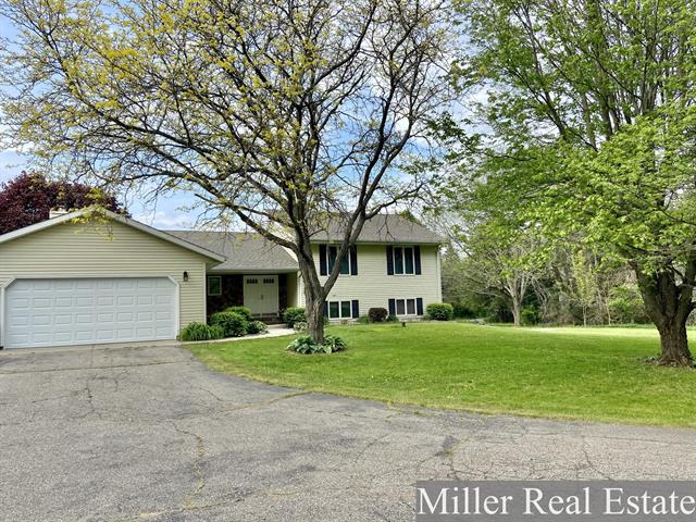 front view picture of 7640 W H Avenue, Kalamazoo, MI. 49009
