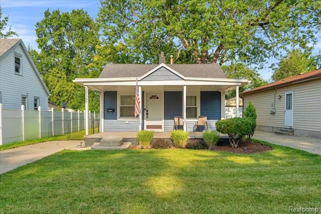 front view picture of 26569 Hampden St, Madison Heights, MI. 48071