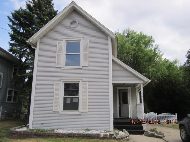 front view picture of 624 Leonardne  Street, Grand Rapids, MI. 49503