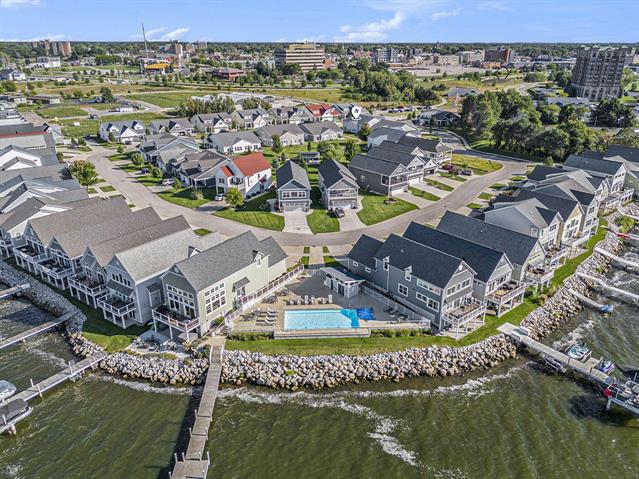 front view picture of 686 Terrace Point Drive, Muskegon, MI. 49440