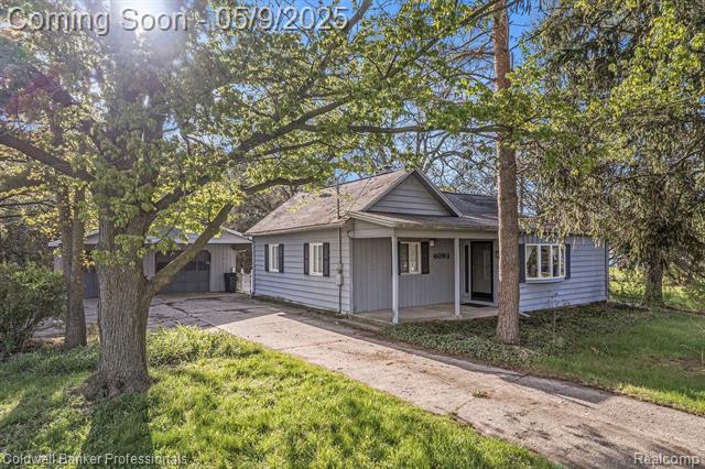 front view picture of 6093 Porter Road, Grand Blanc, MI. 48439