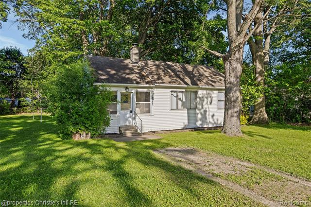 front view picture of 32660 Saint Vincent Ave, Warren, MI. 48092