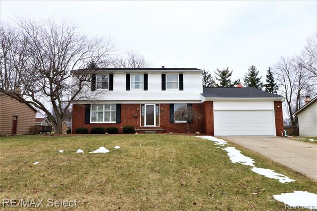 front view picture of 1334 Greenview Drive, Grand Blanc, MI. 48439