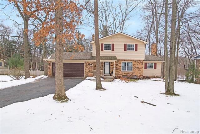 front view picture of 3783 Glen Hills Drive, Hartland, MI. 48353