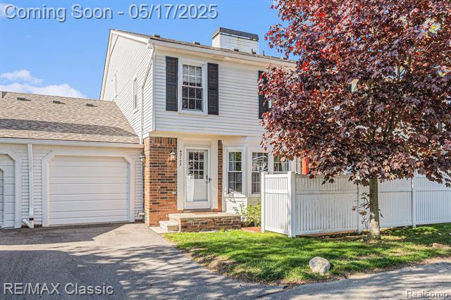 front view picture of 42173 Old Pond Circle, Plymouth, MI. 48170