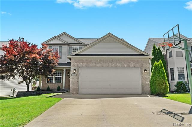 front view picture of 1032 Tudor Lane, Howell, MI. 48843