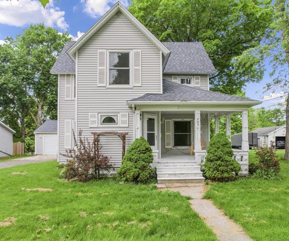 front view picture of 405 E Saginaw Street, Saint Louis, MI. 48880