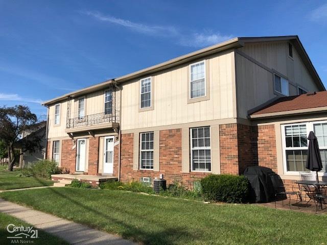 front view picture of 35309 Tall Oaks Drive, Sterling Heights, MI. 48312