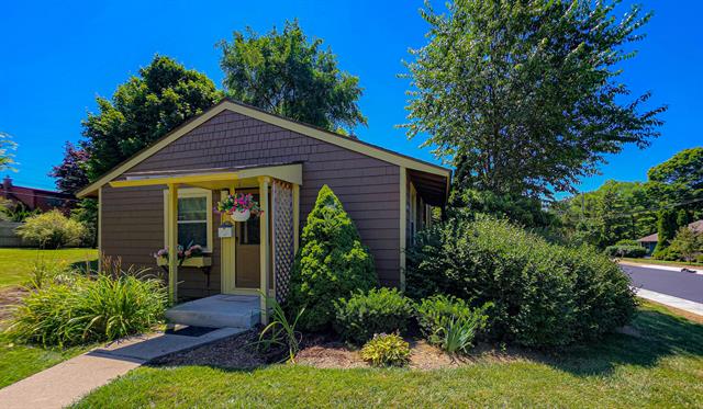 front view picture of 2839 Whitewood Street, Ann Arbor, MI. 48104