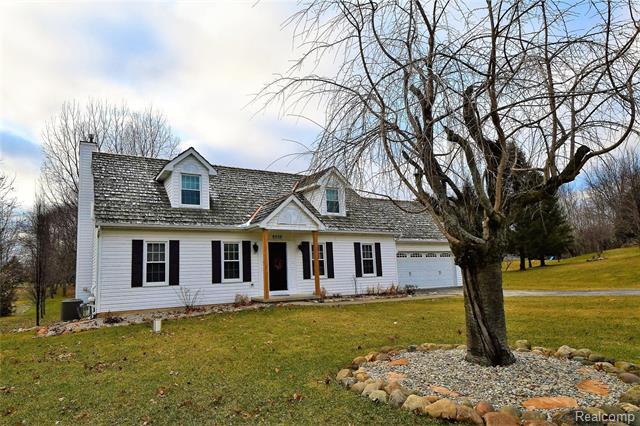 front view picture of 8320 Constitution Boulevard, Pinckney, MI. 48169