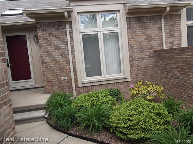 front view picture of 16539 Sarjay Dr, Clinton Township, MI. 48038