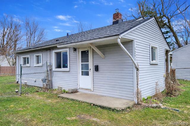front view picture of 32516 Newaygo Street, Westland, MI. 48186