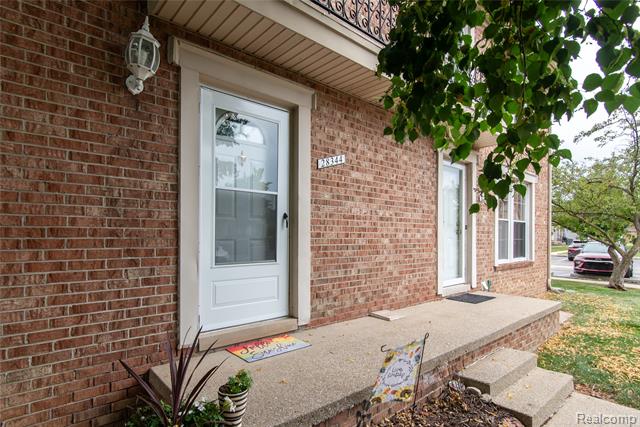 front view picture of 28344 Brookfield Court, Trenton, MI. 48183