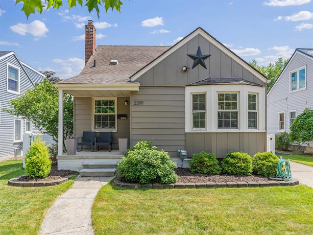 front view picture of 2391 Cambridge Rd, Berkley, MI. 48072