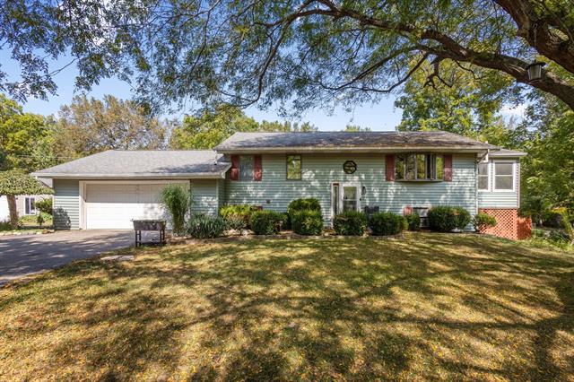 front view picture of 7565 E Spicerville Highway, Eaton Rapids, MI. 48827