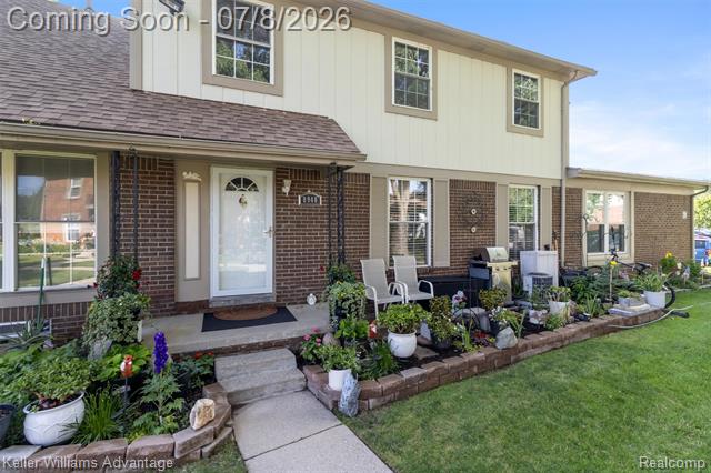 front view picture of 8948 Shawn Drive, Sterling Heights, MI. 48312