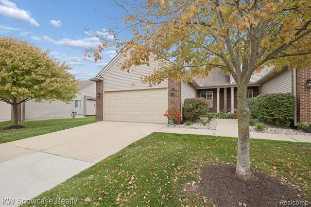 front view picture of 135 Newberry Lane, Howell, MI. 48843