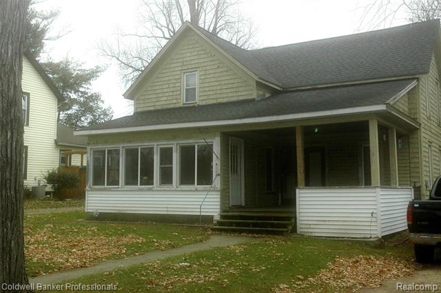 front view picture of 216 N Monroe Street, Lapeer, MI. 48446