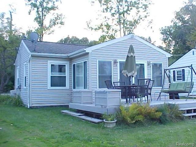 front view picture of 8831 Lagoon Drive, Brighton, MI. 48116