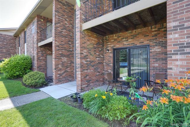 front view picture of 15127 Seagull Drive, Sterling Heights, MI. 48313