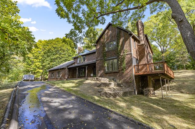 front view picture of 27155 Drake Rd, Farmington, MI. 48331