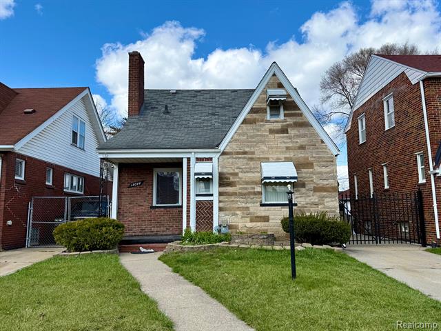 front view picture of 13644 Castleton Street, Detroit, MI. 48227