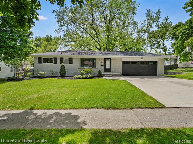 front view picture of 523 W Brooks Street, Howell, MI. 48843