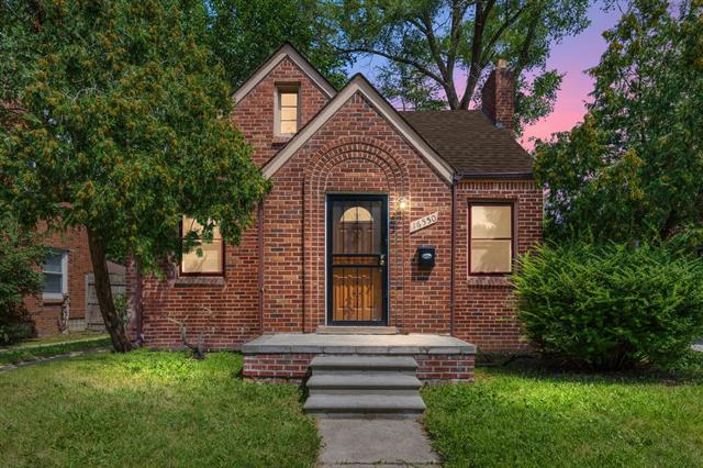 front view picture of 16550 Stahelin Avenue, Detroit, MI. 48219