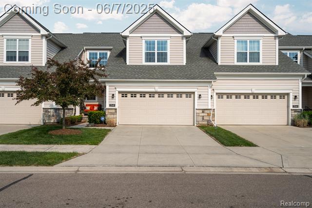front view picture of 2548 Oxford Circle, Ann Arbor, MI. 48103