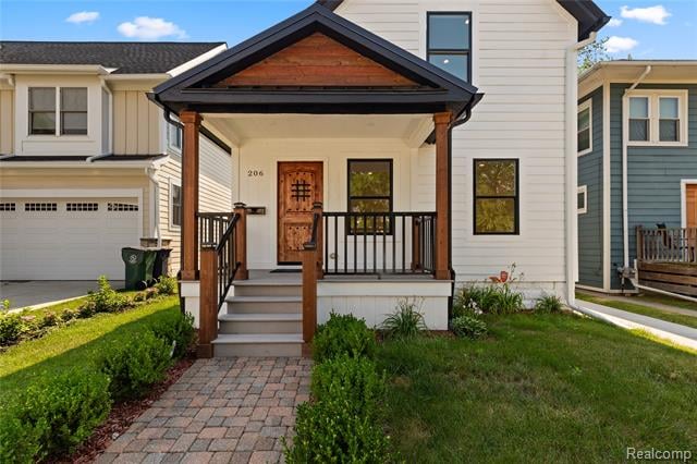 front view picture of 206 N Washington Ave, Royal Oak, MI. 48067