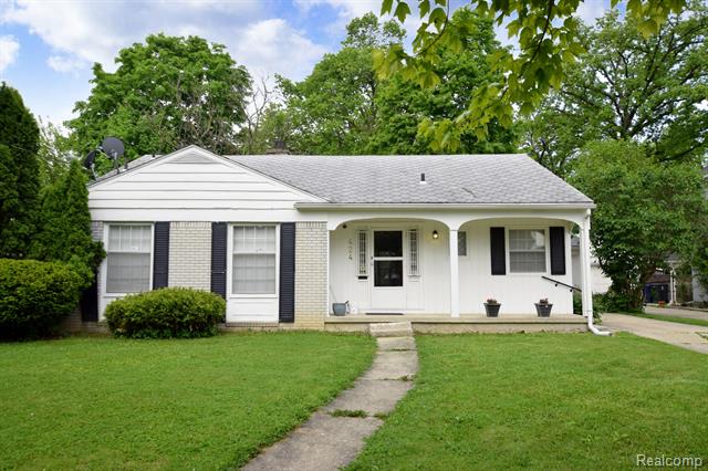 front view picture of 624 Maxine, Flint, MI. 48503