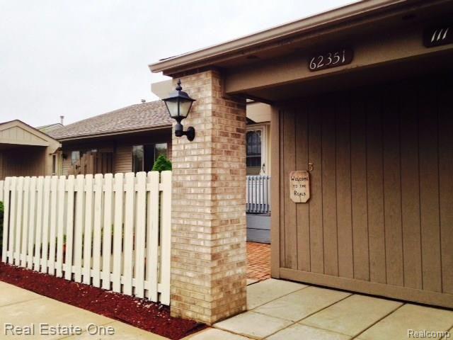 front view picture of 62351 Arlington Circle, South Lyon, MI. 48178