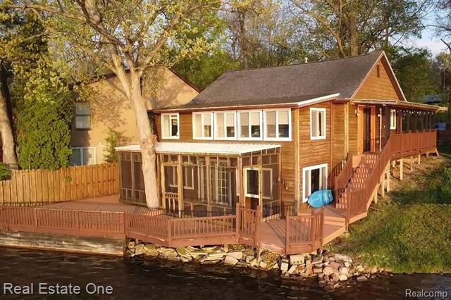 front view picture of 6340 Sporny Drive, Brighton, MI. 48116