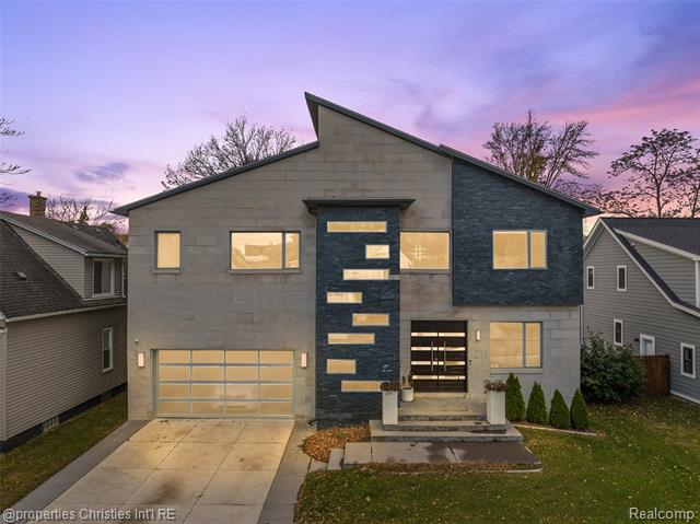 front view picture of 211 N Washington Ave, Royal Oak, MI. 48067