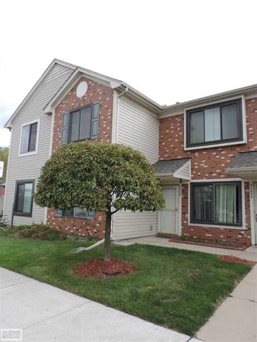 front view picture of 30685 Hidden Pines, Roseville, MI. 48066