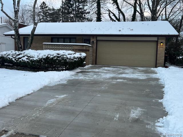 front view picture of 20385 Harbor Ln, Southfield, MI. 48076