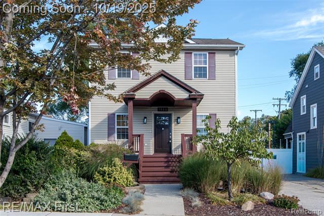 front view picture of 1320 Hartrick Ave, Royal Oak, MI. 48067
