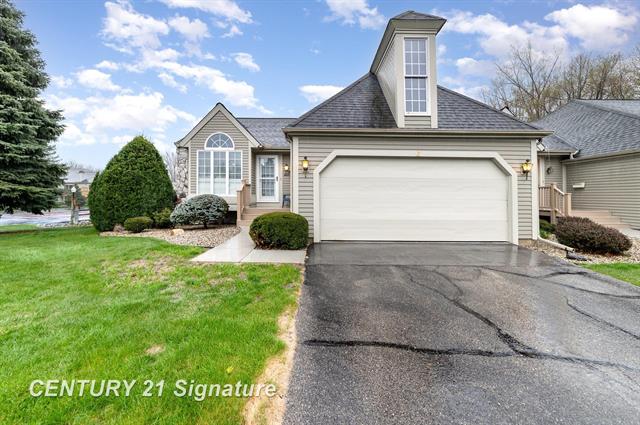 front view picture of 6 W Mallard Cove Dr., Saginaw, MI. 48603