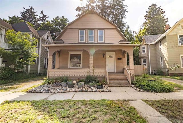 front view picture of 422 S Winter, Adrian, MI. 49221