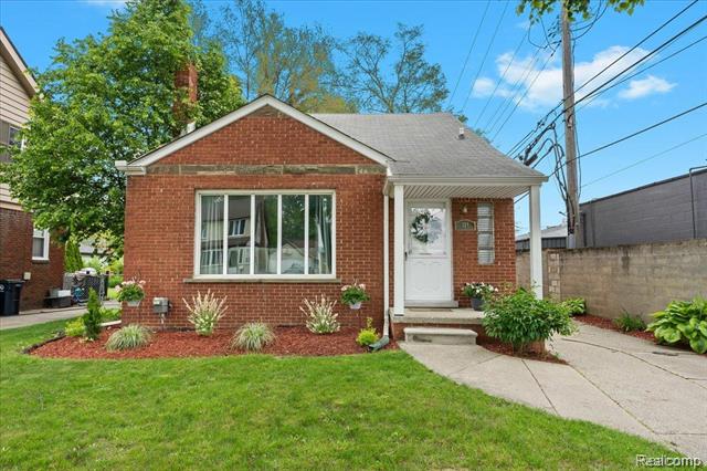 front view picture of 114 N Connecticut Ave, Royal Oak, MI. 48067