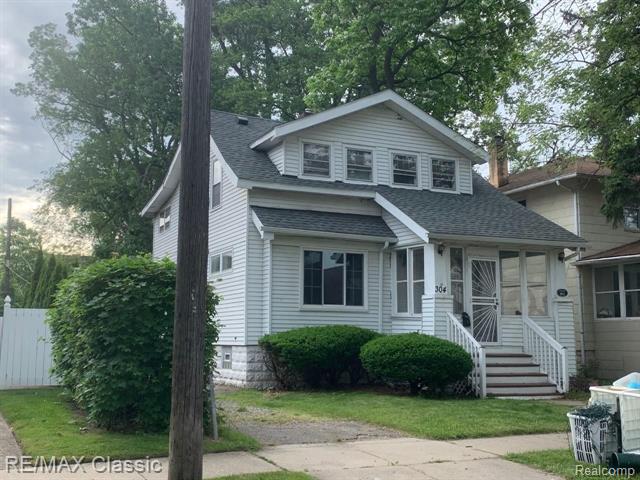 front view picture of 304 Baker St, Royal Oak, MI. 48067