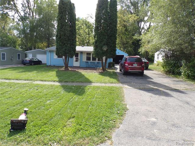 front view picture of 707 Mary Court, Fenton, MI. 48430