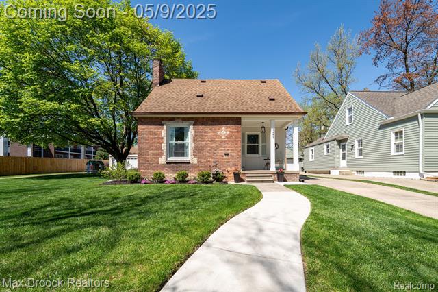 front view picture of 121 N Blair Ave, Royal Oak, MI. 48067