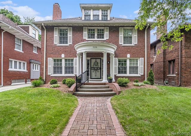 front view picture of 1656 W Boston Boulevard, Detroit, MI. 48206