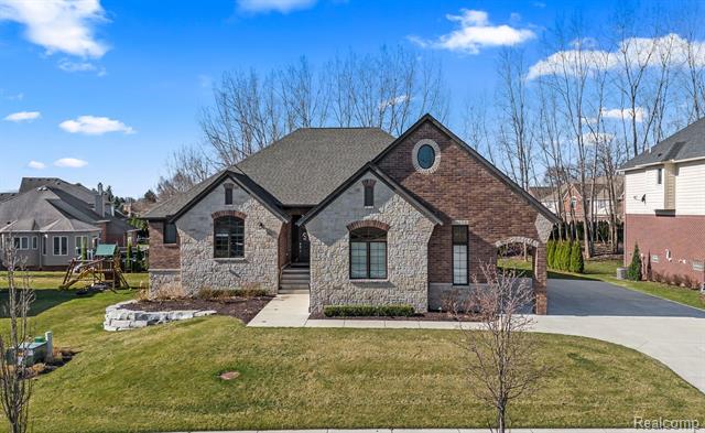front view picture of 6470 Creekside Drive, Shelby Township, MI. 48316