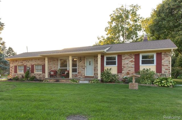 front view picture of 1451 Peachwood Drive, Flint, MI. 48507