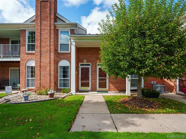 front view picture of 52219 Heatherstone Avenue, Macomb, MI. 48042